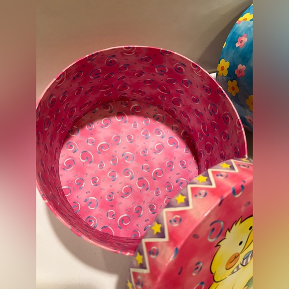 LOT OF 2 STORAGE BOXES. - Picture 4 of 11